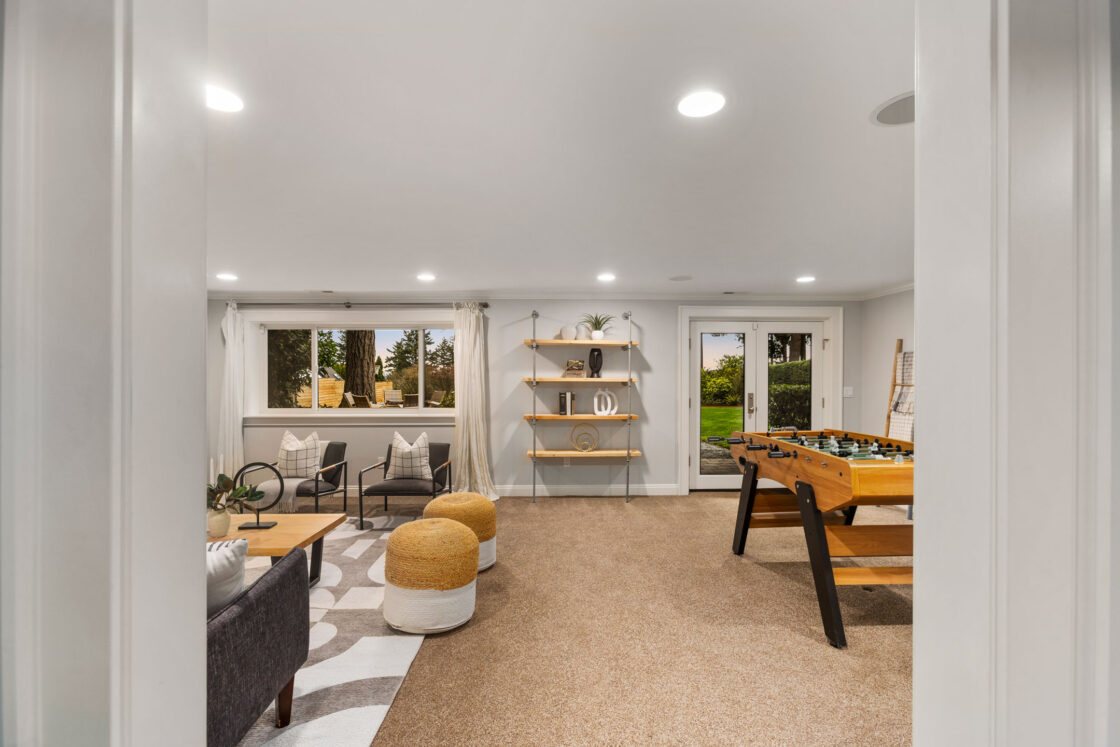 Staged Sammamish living room with modern decor