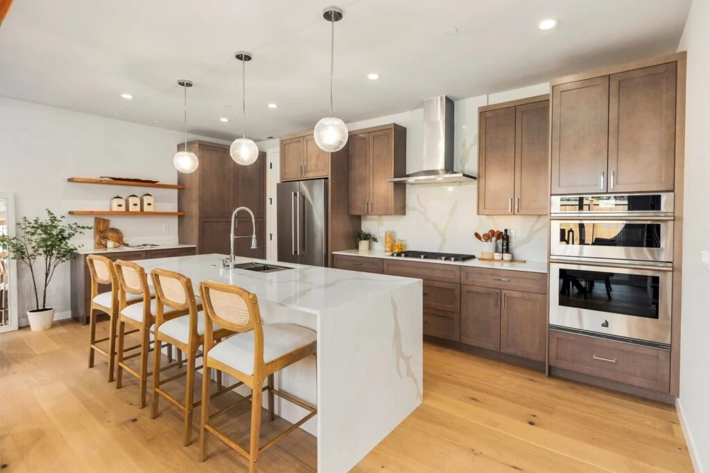 Home staged by IntExt Staging in Kirkland, photo 03