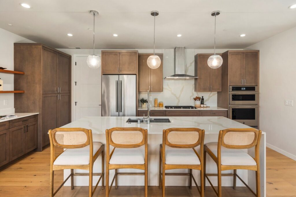 Staged kitchen by IntExt Staging
