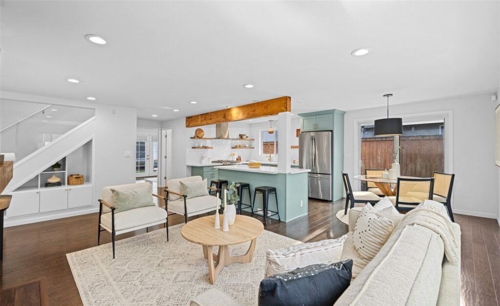 Mercer Island home staging in an open living room with a sectional, accent chairs and a round coffee table