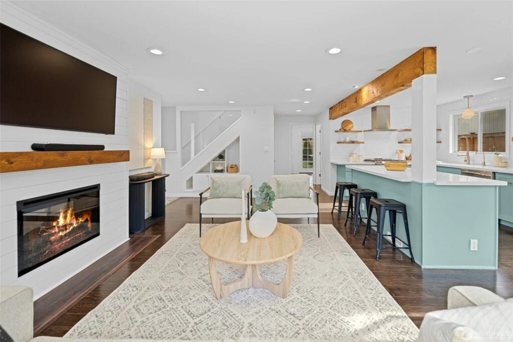 Home staged by IntExt Staging in Mercer Island, photo 08