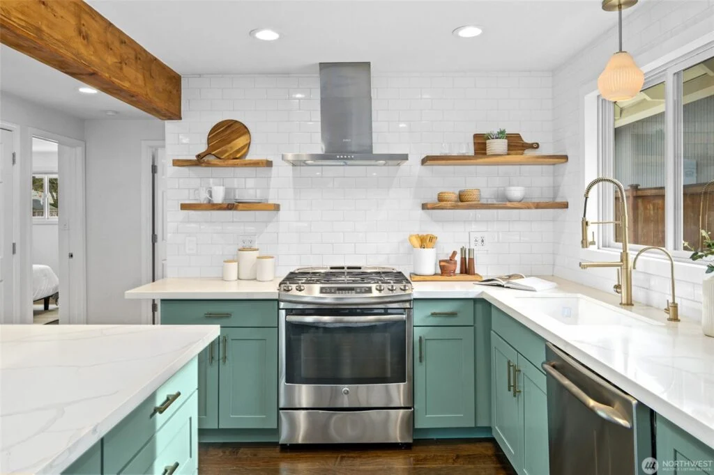 Home staged by IntExt Staging in Mercer Island, photo 10