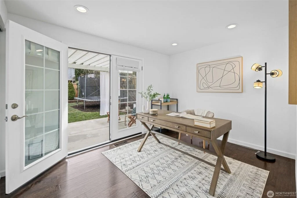 Home staged by IntExt Staging in Mercer Island, photo 15