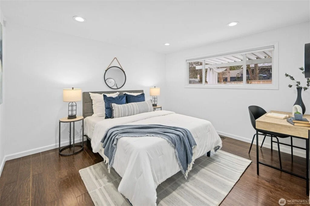 Home staged by IntExt Staging in Mercer Island, photo 17