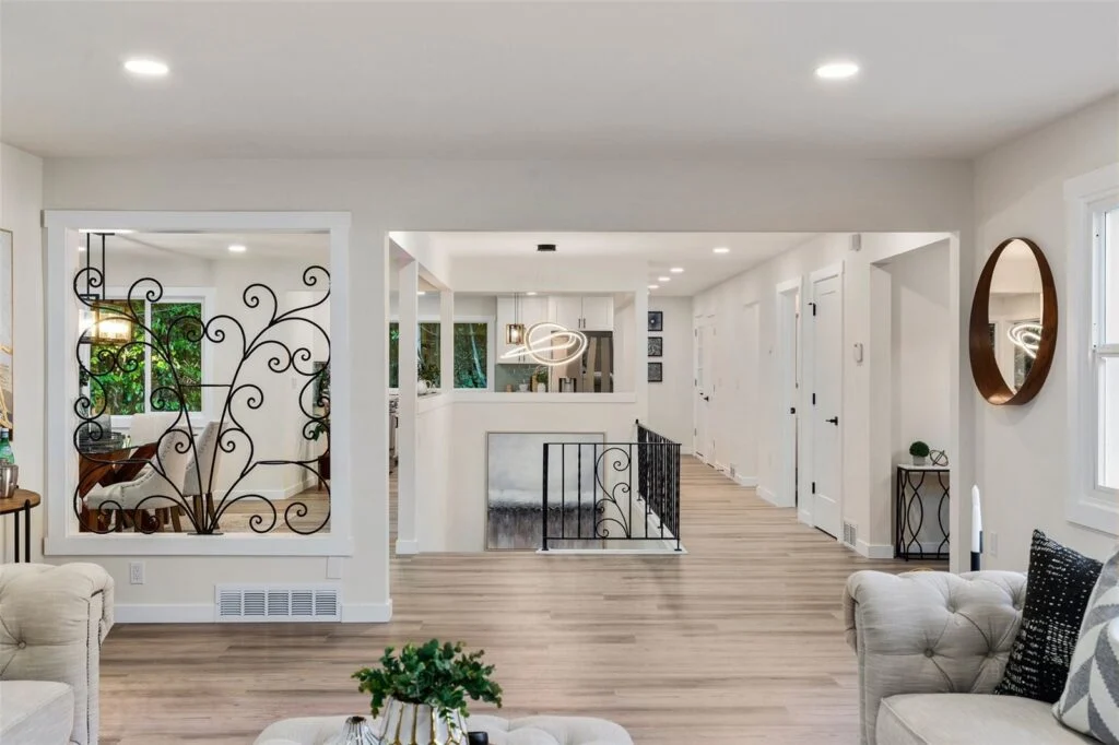 Home staged by IntExt Staging in Normandy Park, photo 04