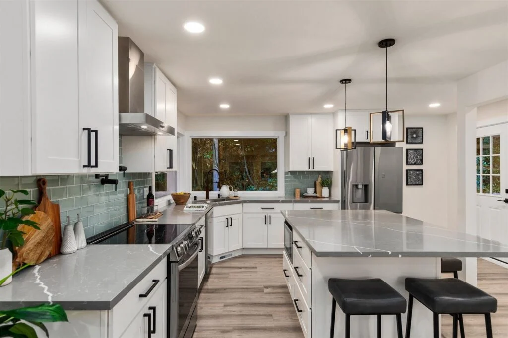 Home staged by IntExt Staging in Normandy Park, photo 08