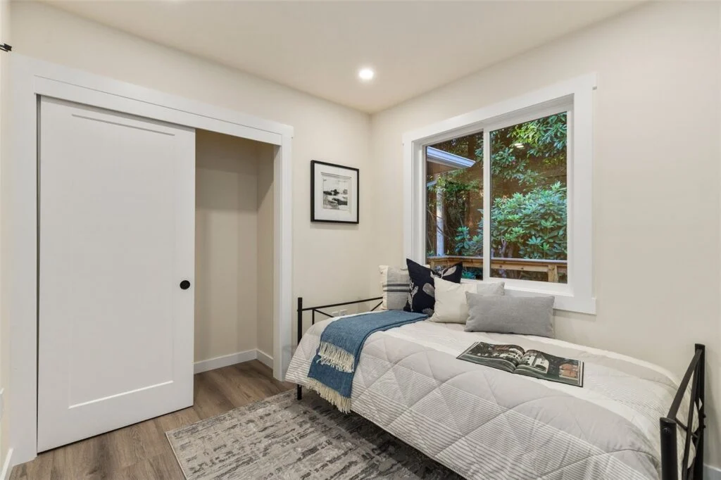 Home staged by IntExt Staging in Normandy Park, photo 16