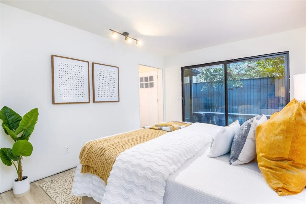 Home staged by IntExt Staging in Redmond, photo 04