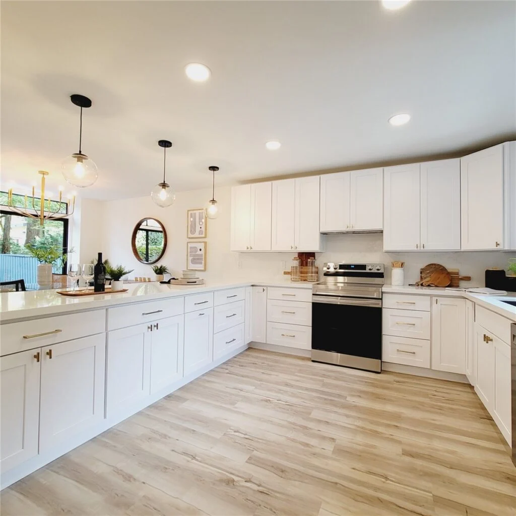 Home staged by IntExt Staging in Redmond, photo 07