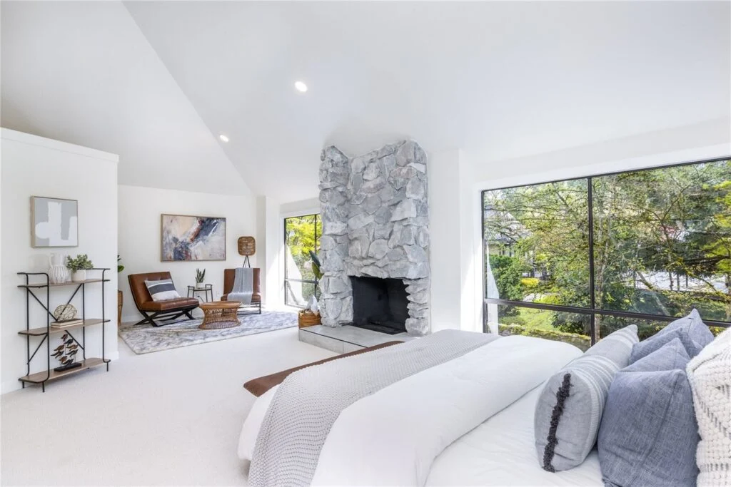 Home staged by IntExt Staging in Redmond, photo 17