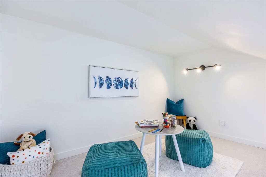 Home staged by IntExt Staging in Redmond, photo 26