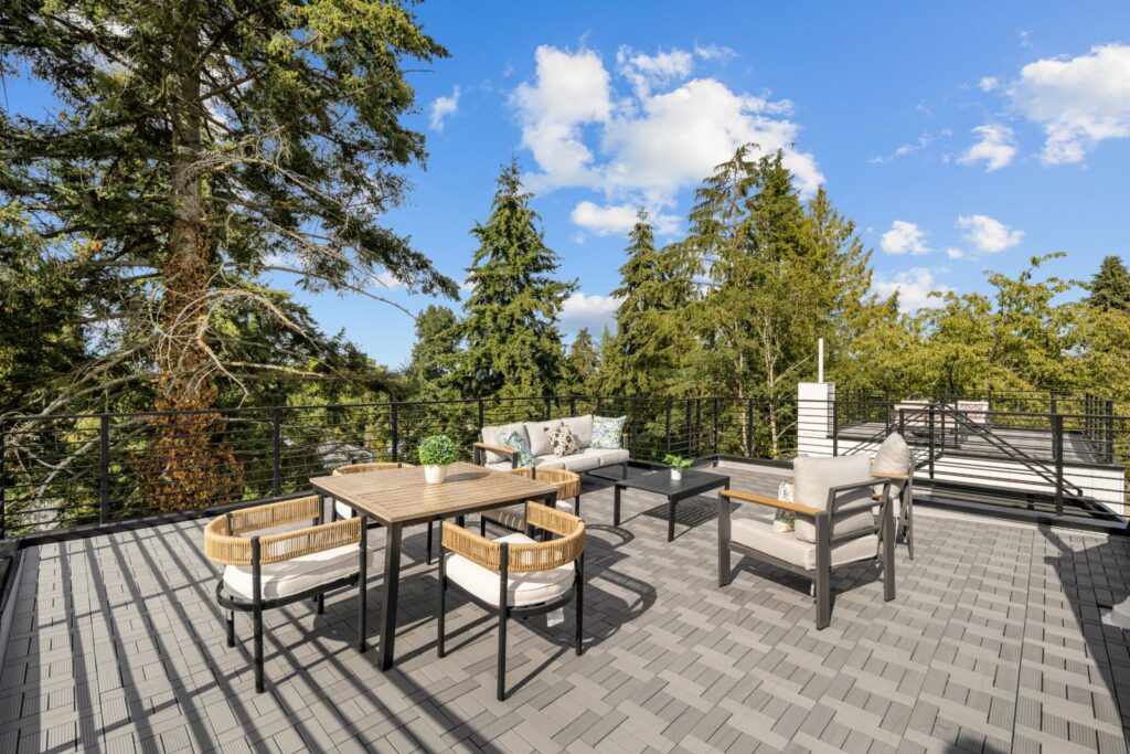 Rooftop deck in Seattle furnished with an outdoor dining table and lounge seating